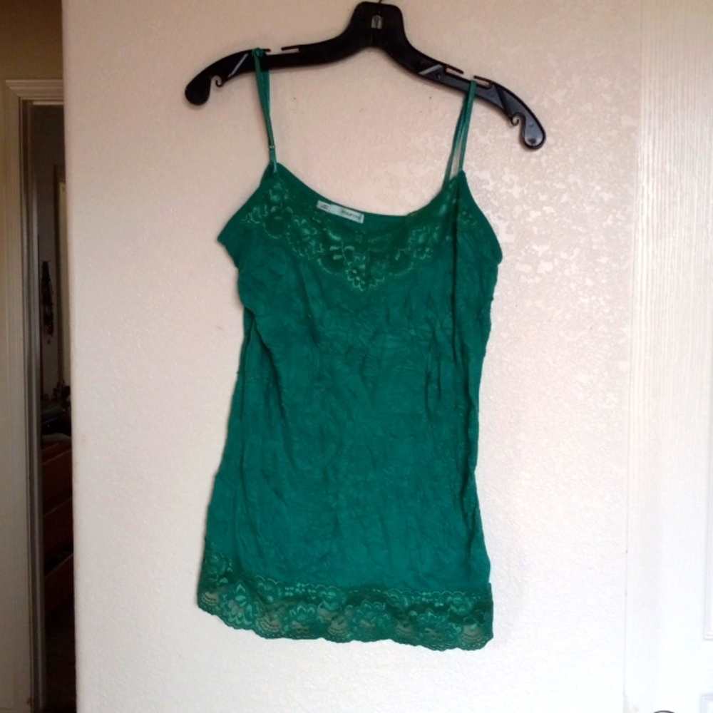Maunces summer top emerald green Poly krinkly fabric w/ lace . hip length L